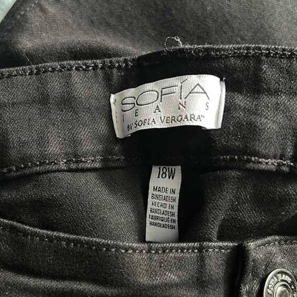 Brand NEW! Never worn. High rise, curvy, skinny ankle, black jeans. - Picture 2 of 4